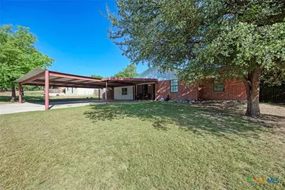 1407 W Avenue C, Lampasas, TX 76550 - Photo 3
