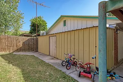 1407 W Avenue C, Lampasas, TX 76550 - Photo 39