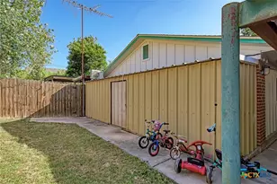 1407 W Ave C, Lampasas, TX 76550 - Photo 39