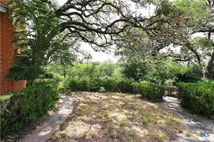 229 E Fannin St, Goliad, TX 77963 - Photo 33