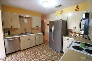229 E Fannin St, Goliad, TX 77963 - Photo 11