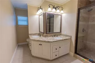 2206 E Loma Vista Ave, Victoria, TX 77901 - Photo 13