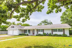 2206 E Loma Vista Ave, Victoria, TX 77901 - Photo 1