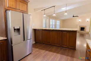 2206 E Loma Vista Ave, Victoria, TX 77901 - Photo 7
