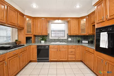 1705 E Power Avenue, Victoria, TX 77901 - Photo 7