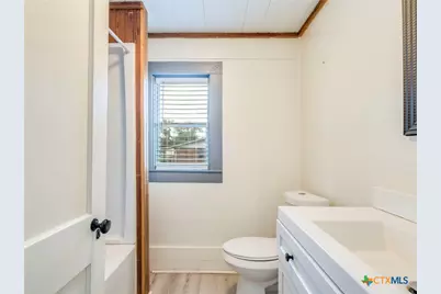 1122 N Avenue H, Shiner, TX 77984 - Photo 17