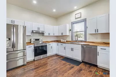 1122 N Avenue H, Shiner, TX 77984 - Photo 13