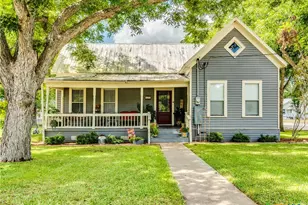 1122 N Ave H, Shiner, TX 77984 - Photo 1