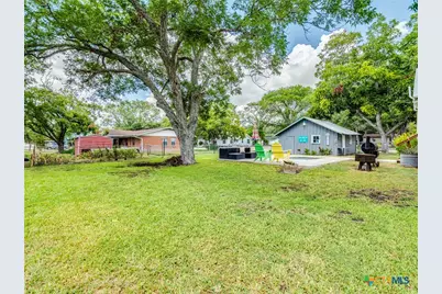 1122 N Avenue H, Shiner, TX 77984 - Photo 27