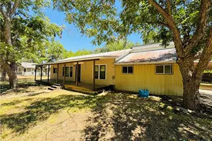 817 N Goodrich St, Seguin, TX 78155 - Photo 3