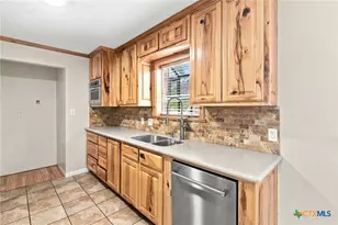 216 Guinevere St, Victoria, TX 77904 - Photo 15