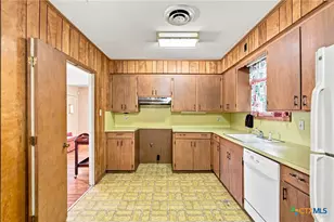 205 E Brazos St, Victoria, TX 77901 - Photo 7