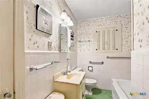 205 E Brazos St, Victoria, TX 77901 - Photo 5
