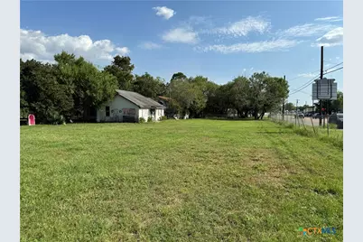 505 S Esplanade Street, Cuero, TX 77954 - Photo 3