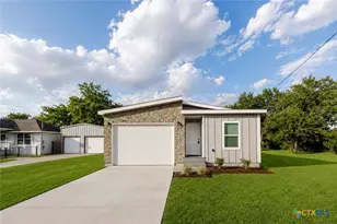 404 Bridge St, Cuero, TX 77954 - Photo 1
