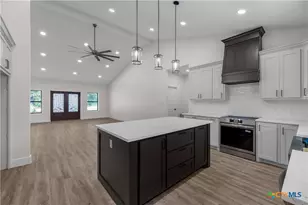 37 Chaparral Rd, Victoria, TX 77905 - Photo 11