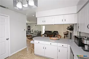 321 High Low Dr, New Braunfels, TX 78132 - Photo 5