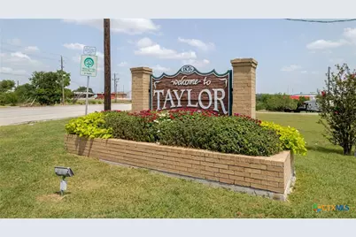 1101 W 3rd Street, Taylor, TX 76574 - Photo 11