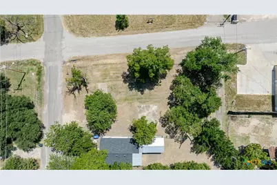 1101 W 3rd Street, Taylor, TX 76574 - Photo 9