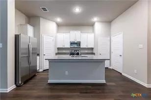 1120 Eagle Xing, Seguin, TX 78155 - Photo 7
