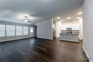 1120 Eagle Xing, Seguin, TX 78155 - Photo 5