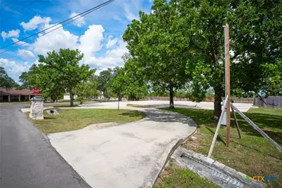 102 Pecan Dr., Mountain City, TX 78610 - Photo 7