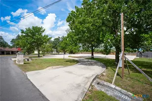 102 Pecan Dr, Mountain City, TX 78610 - Photo 7