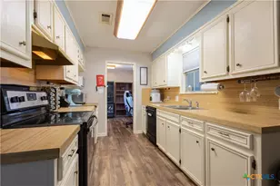 1504 W 6th St, McGregor, TX 76657 - Photo 9