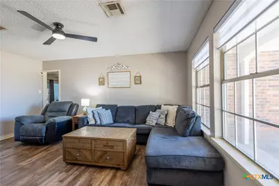 1504 W 6th Street, McGregor, TX 76657 - Photo 7