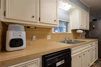 1504 W 6th Street, McGregor, TX 76657 - Photo 11