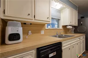 1504 W 6th St, McGregor, TX 76657 - Photo 11