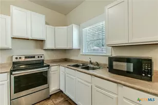 738 N Wall St, Belton, TX 76513 - Photo 7