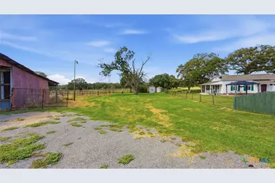 4821 Fm 467, Seguin, TX 78155 - Photo 39