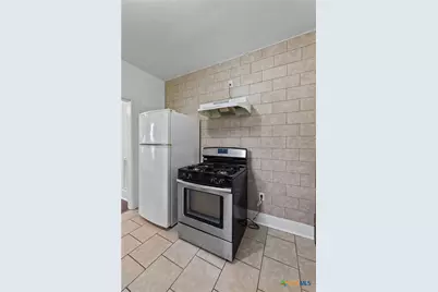 210 Pecan Street, Yoakum, TX 77995 - Photo 11