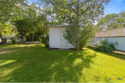 210 Pecan Street, Yoakum, TX 77995 - Photo 19