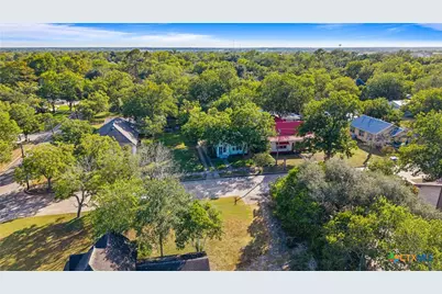 210 Pecan Street, Yoakum, TX 77995 - Photo 25