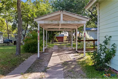 210 Pecan Street, Yoakum, TX 77995 - Photo 17