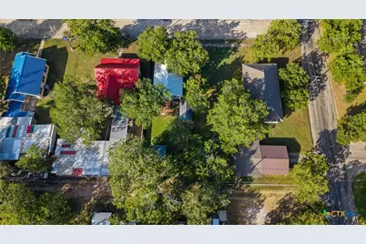 210 Pecan Street, Yoakum, TX 77995 - Photo 23