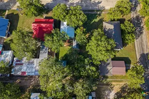 210 Pecan St, Yoakum, TX 77995 - Photo 23