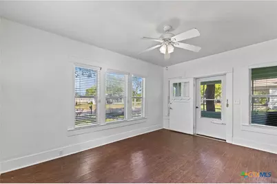 210 Pecan Street, Yoakum, TX 77995 - Photo 7