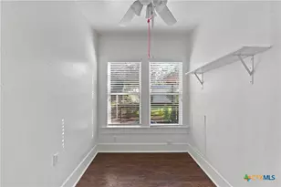 210 Pecan St, Yoakum, TX 77995 - Photo 15