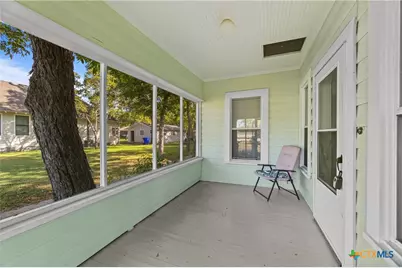 210 Pecan Street, Yoakum, TX 77995 - Photo 3