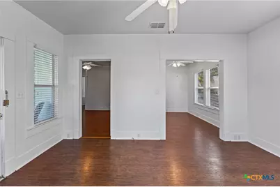 210 Pecan Street, Yoakum, TX 77995 - Photo 5