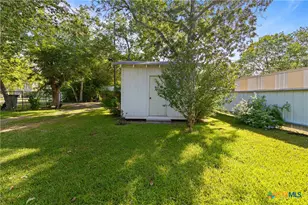 210 Pecan St, Yoakum, TX 77995 - Photo 19