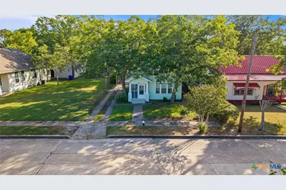 210 Pecan Street, Yoakum, TX 77995 - Photo 21