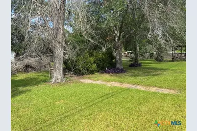 704,706 Walnut Street, Yoakum, TX 77995 - Photo 3