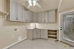 961 Woodrow Cir, New Braunfels, TX 78130 - Photo 9
