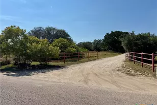 2718 Co Rd 208, Lampasas, TX 76550 - Photo 37