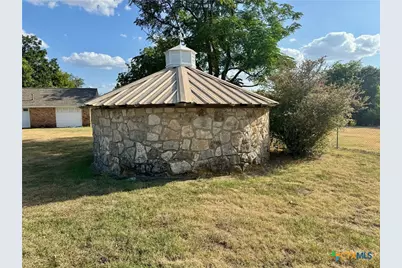 2718 County Road 208, Lampasas, TX 76550 - Photo 19