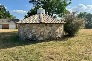 2718 Co Rd 208, Lampasas, TX 76550 - Photo 19